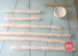 Illustration of how to make pork and cabbage dumplings 3