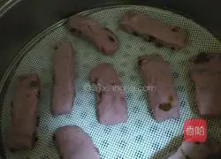 Illustration of how to make purple sweet potato and raisin steamed buns 5