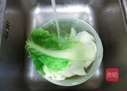 Illustration of how to make cabbage, clam and pork dumplings 3