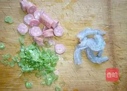 Illustration of how to make prawn fried rice 1