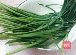 Illustration of how to make dumplings stuffed with chives and chicken 7