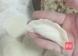 Illustration of how to make dumplings stuffed with pork and pickled cabbage 10