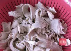 Fried noodles with green pepper and coriander Illustration of how to do it 2