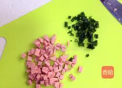 Illustration of how to make crispy cheese steamed buns 1