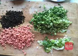 Illustration of how to make egg fried rice 1