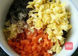 Illustration of how to make carotene dumpling stuffing 7