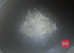 Illustration of how to make mushroom and beef dumplings 8