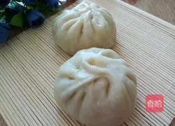 Illustration of how to make pork, green onion and carrot buns 19