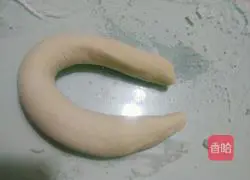 Illustration of how to make dumpling skins 3