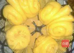 Illustration of how to make pumpkin flower steamed buns 6