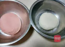 Illustration of how to make double-layered double-stuffed buns 3