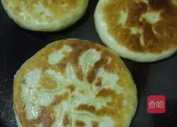 Illustration of how to make dough meat pie 14