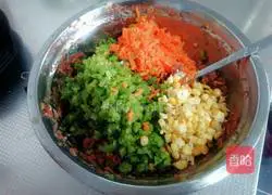 Illustration of how to make beef and vegetable buns 7