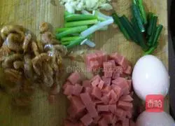 Illustration of how to make fried noodles with eggs 3 