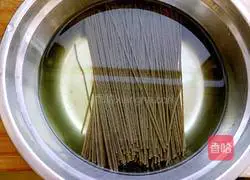 Illustration of how to make tomato, egg and buckwheat noodles 2