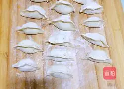 Illustration of how to make mushroom and meat dumplings 7