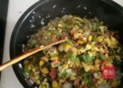 Illustration of how to make vegetable and egg fried rice 4