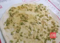 Illustration of how to make scallion pancakes 5