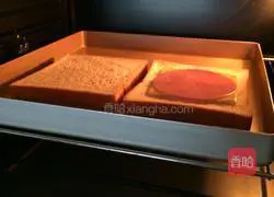 Illustration of making marshmallow sandwich 3