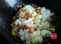 Illustration of how to make sausage and egg fried rice 6