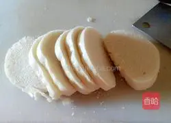 Illustration of how to make golden jam steamed buns 1