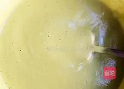 Illustration of how to make cucumber juice and egg pancakes 7