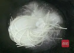 Illustration of how to make fried egg noodles 4