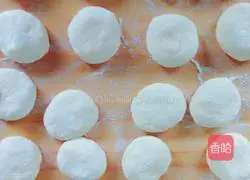 Illustration of how to make vegetarian stuffed buns 13