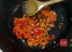 Illustration of how to make fried steamed buns with colorful vegetables 5