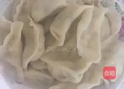 Illustration of how to make dumplings stuffed with vegetarian pickled cabbage 3