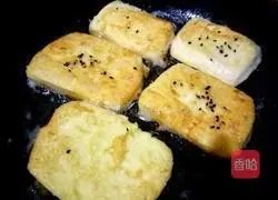 Illustration of how to make golden steamed buns 6