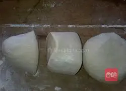 Illustration of how to make scallion pancake 3