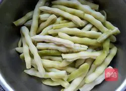 Illustration of how to make kidney bean and meat dumplings 4