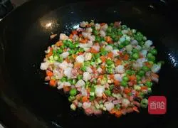 Xinwen Gourmet Scallop, Shrimp and Egg Fried Rice Recipe Illustration 10