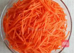 Illustration of how to make Carrot and Yuanbao Dumplings 1