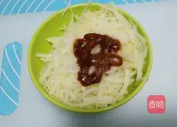 Illustration of how to make shredded potato and egg burritos 10