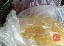 Illustration of making double-sided rose steamed buns 3