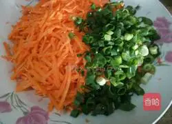 Illustration of how to make carrot and scallion pancakes 1