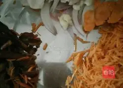 Three shredded fried noodles recipe 2