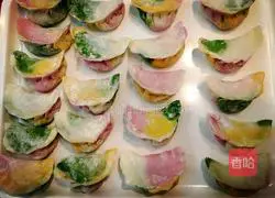 Illustration of how to make colorful dumplings 12