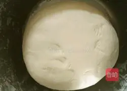 Illustration of how to make steamed cakes stuffed with red fruit (hawthorn) 1