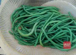 Illustration of how to make Bean and Pork Buns 3