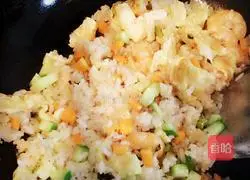 Illustration of how to make shrimp fried rice 7