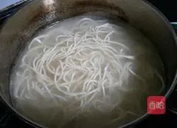 Illustration of how to make soybean paste noodles 4