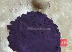 Illustration of how to make egg cake and purple potato stuffed rice with meat filling 15