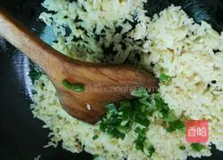 Illustration of how to make egg fried rice 9