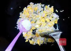 Illustration of how to make egg fried rice 5