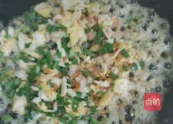 Illustration of how to make shrimp and egg fried rice 4