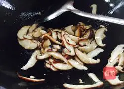 Illustration of how to make vegetarian fried noodles 5