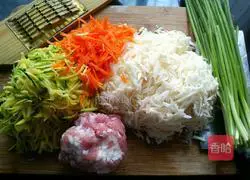 How to make steamed buns (pumpkin, spring bamboo shoots and shredded meat buns) 2